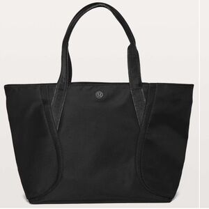 Lululemon Out Of Range Tote *20L